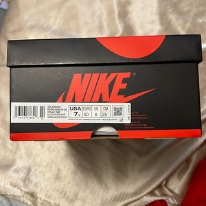 Air Jordan 1 Bloodline